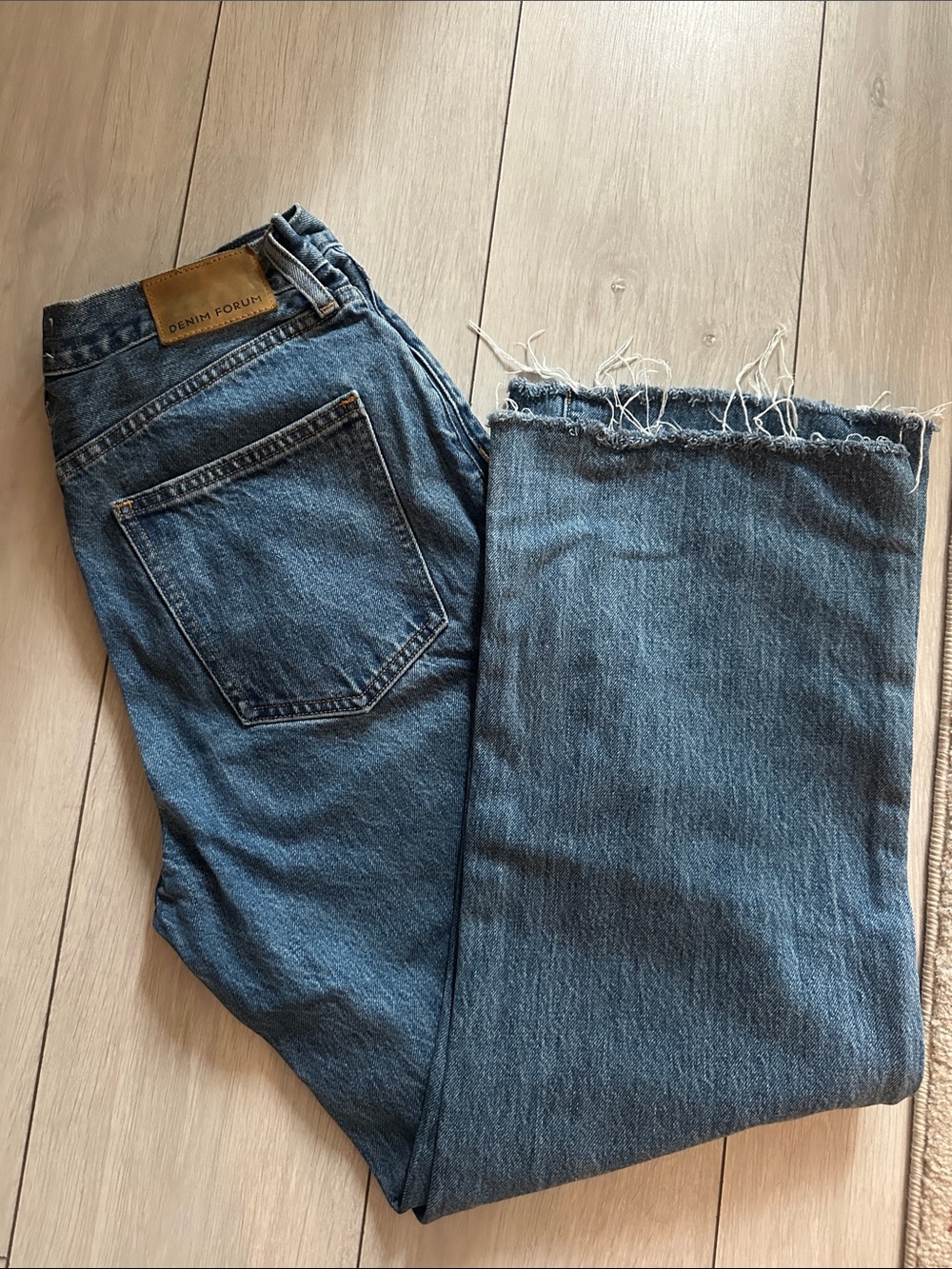 Denim Forum women’s high rise Jeans with Frayed Hem